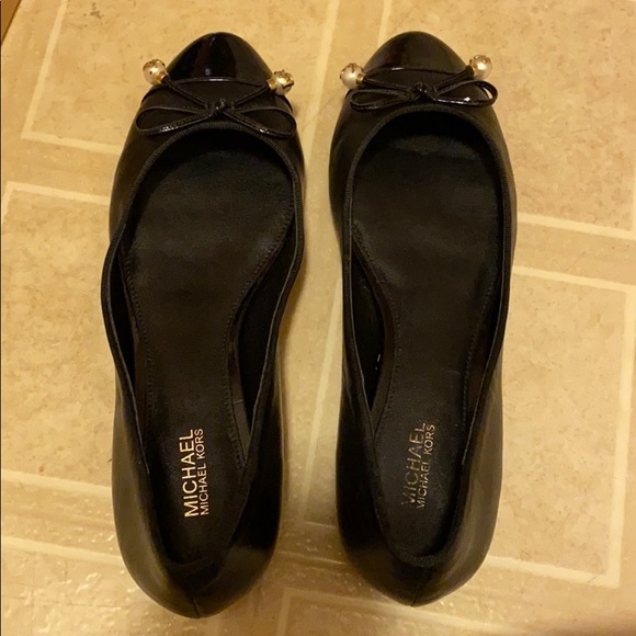 Micheal Kors Flats - Picture 2 of 4